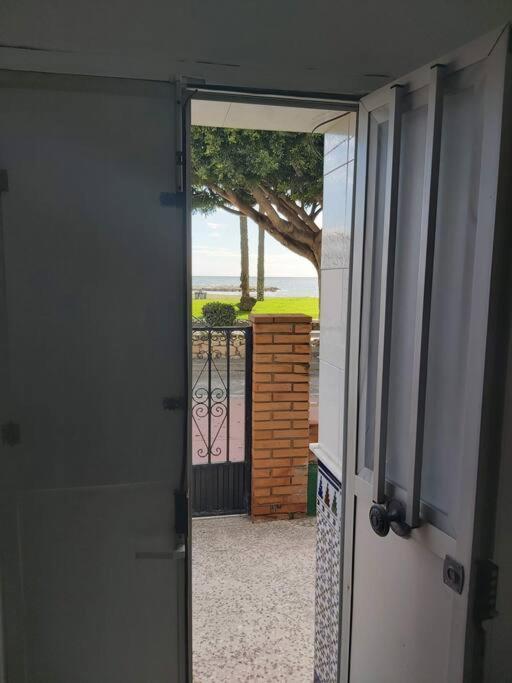 Beachfront House Малага Экстерьер фото