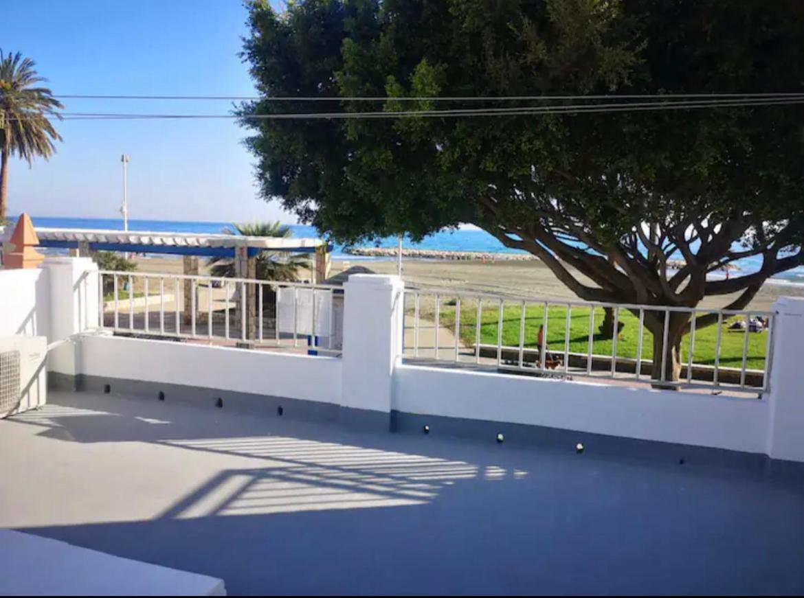 Beachfront House Малага Экстерьер фото