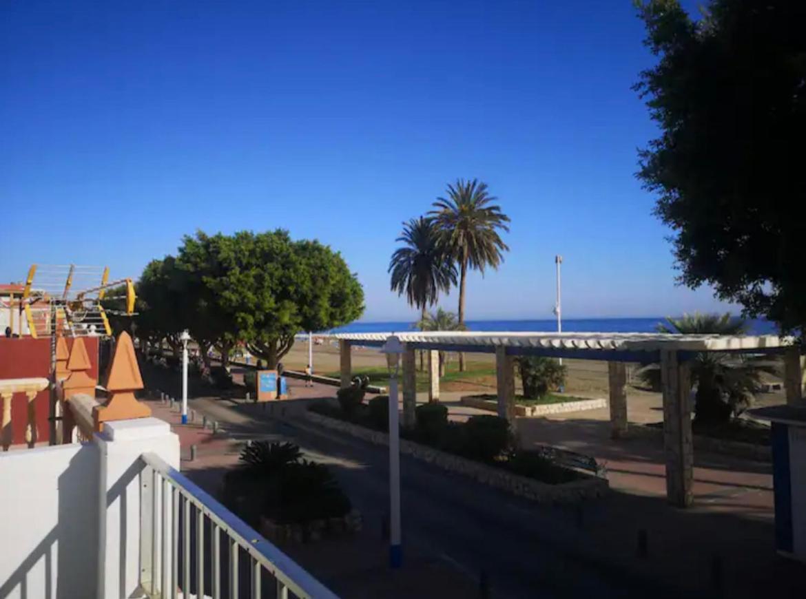 Beachfront House Малага Экстерьер фото